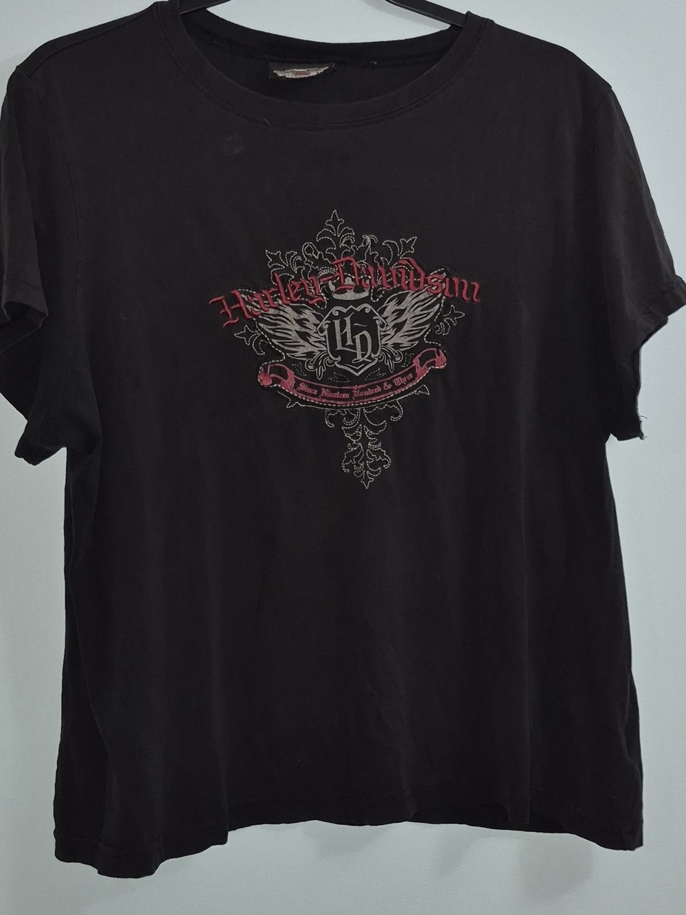 Harley-Davidson Black Short-Sleeve Tee with Red & Gray Crest Graphic